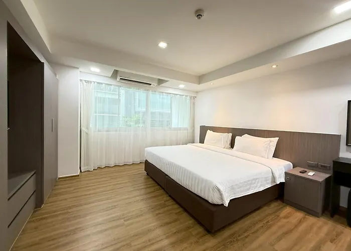 Civic Park Hotel *