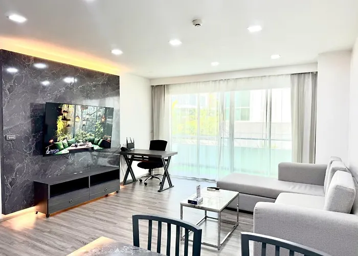 Civic Park Hotel *